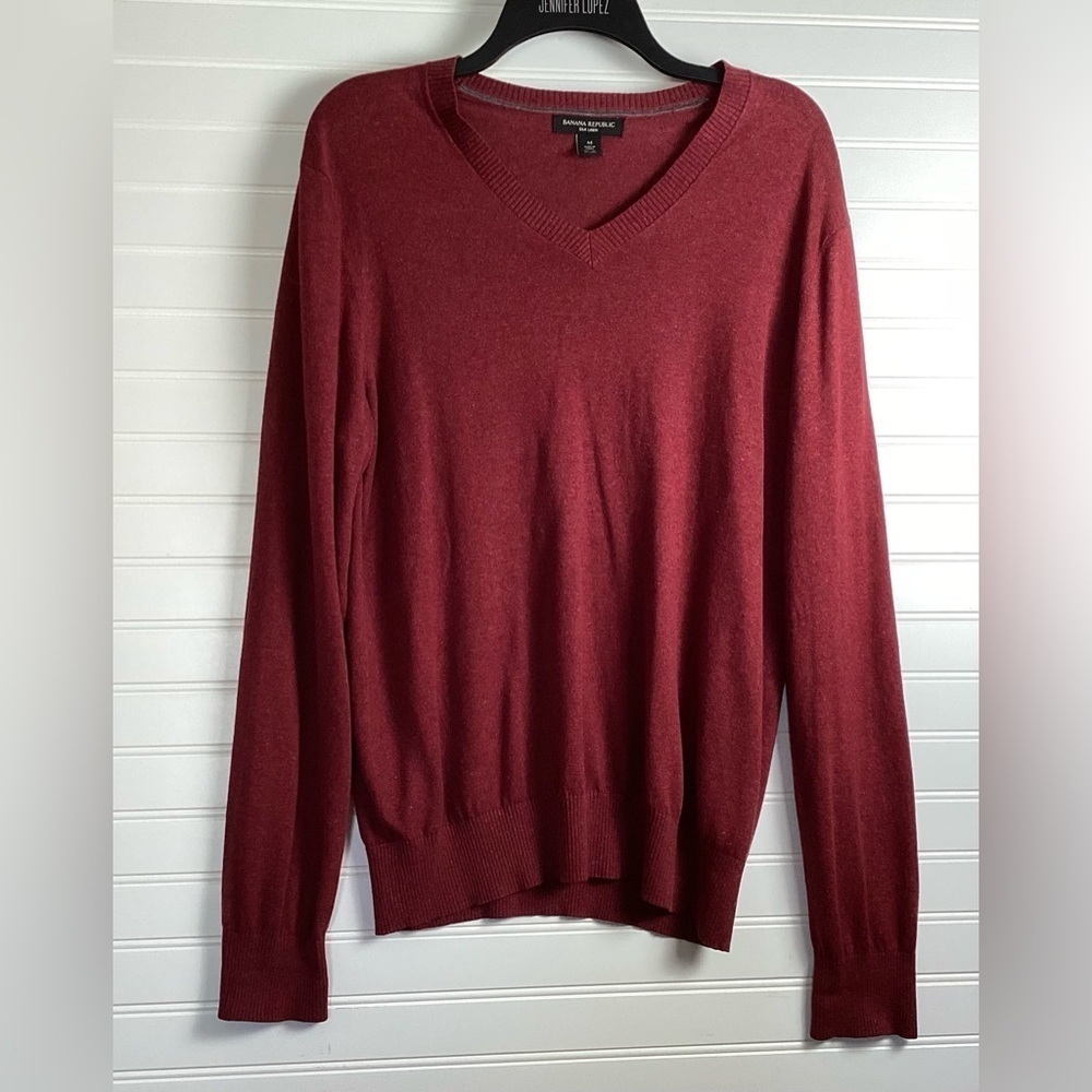 Banana Republic Men’s Silk and Linen Blend V -Neck Long Sleeve Sweater Medium